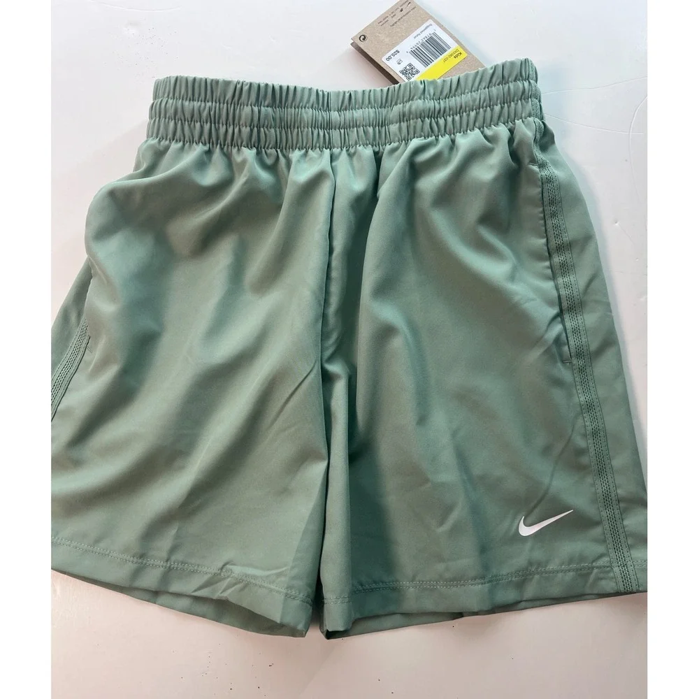 Nike Kids Shorts Size S Small Dr-Fit Green Sports W22 Athletic NWT Ret. $25.  01